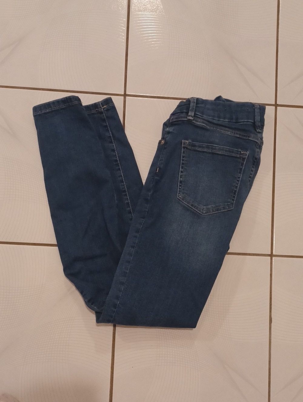 4/$80 Faded Curved Skinny Jeans - Size 25